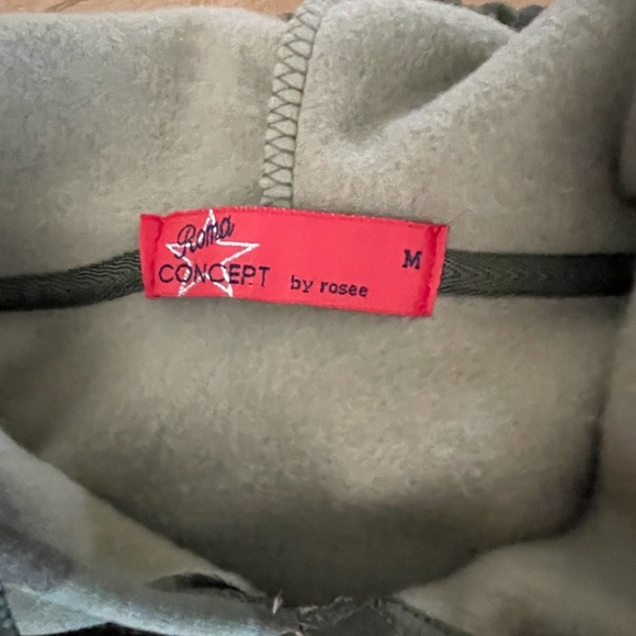 Camo Print Cropped Hoodie Size S/M Roma Concepts  by Rosee NWT - Picture 4 of 7